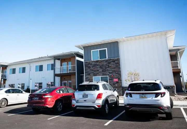 Exterior Image of Robins Point Apartments.